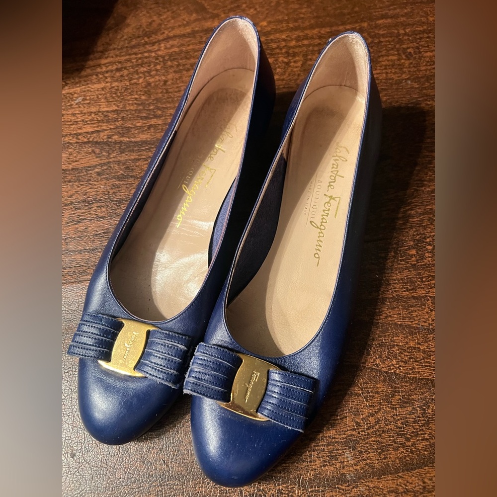 Vintage Salvatore Ferragamo Pumps Heel Vara Bow Ribbon Leather Navy Blue 7.5 B